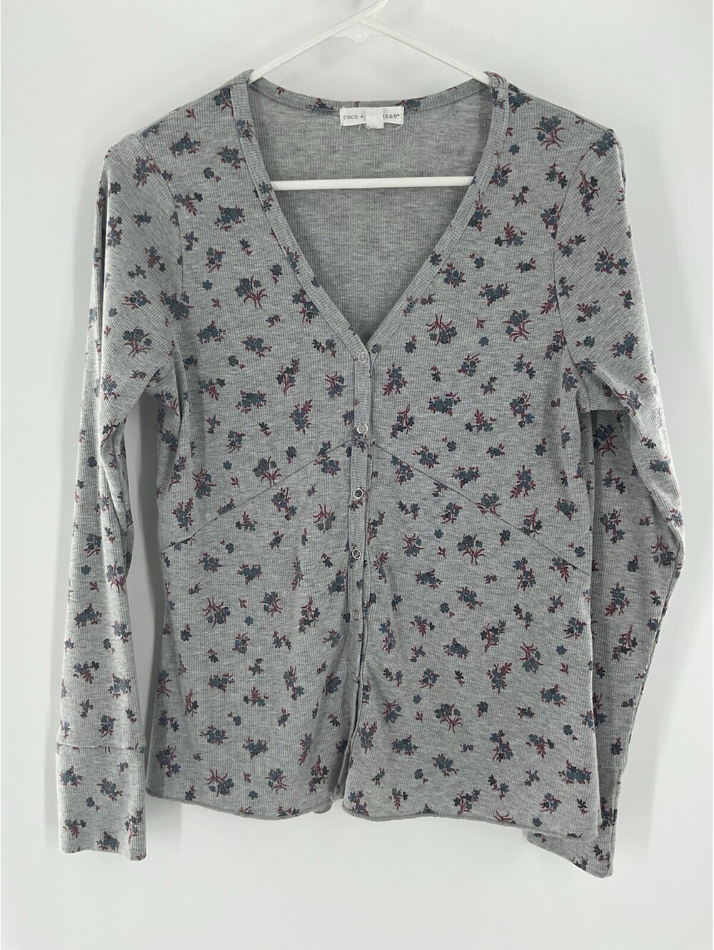 Coco + Jaimeson Women’s Size Medium Snap Floral V-Neck Shirt 121